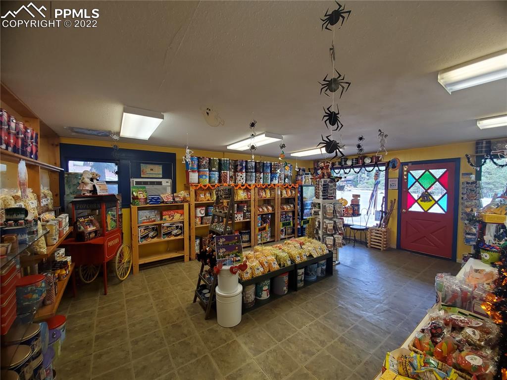 Listing 6759346, Image 3 of 3