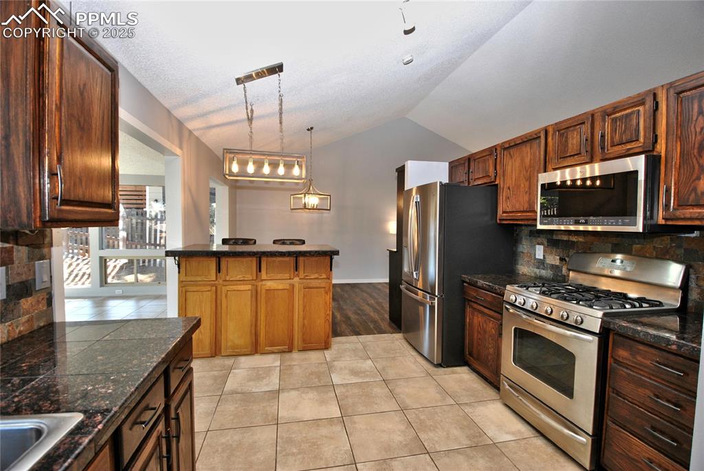 Image 11 of 40: Kitchen