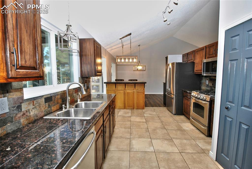 Image 12 of 40: Kitchen