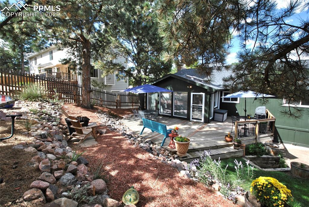 Image 2 of 40: Back of Structure