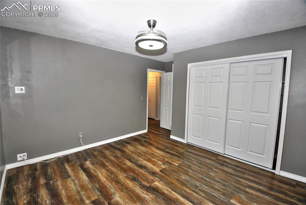 Image 20 of 40: Bedroom