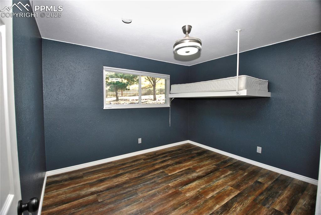 Image 22 of 40: Bedroom