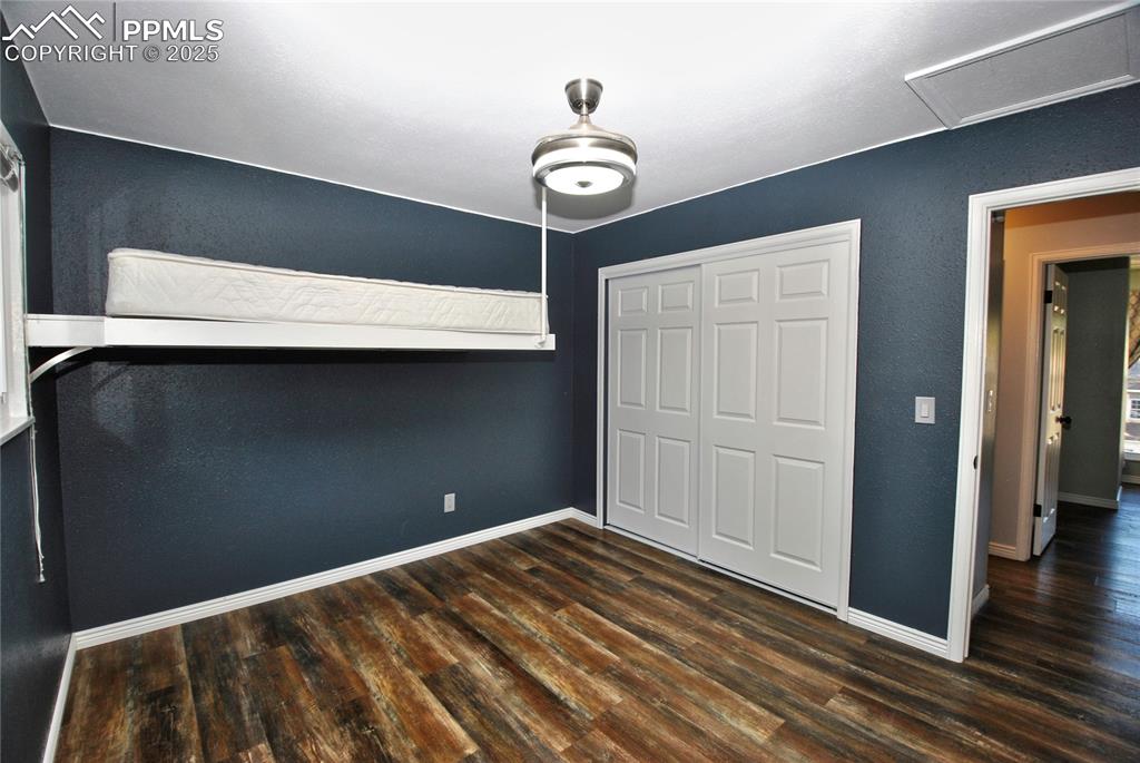 Image 23 of 40: Bedroom