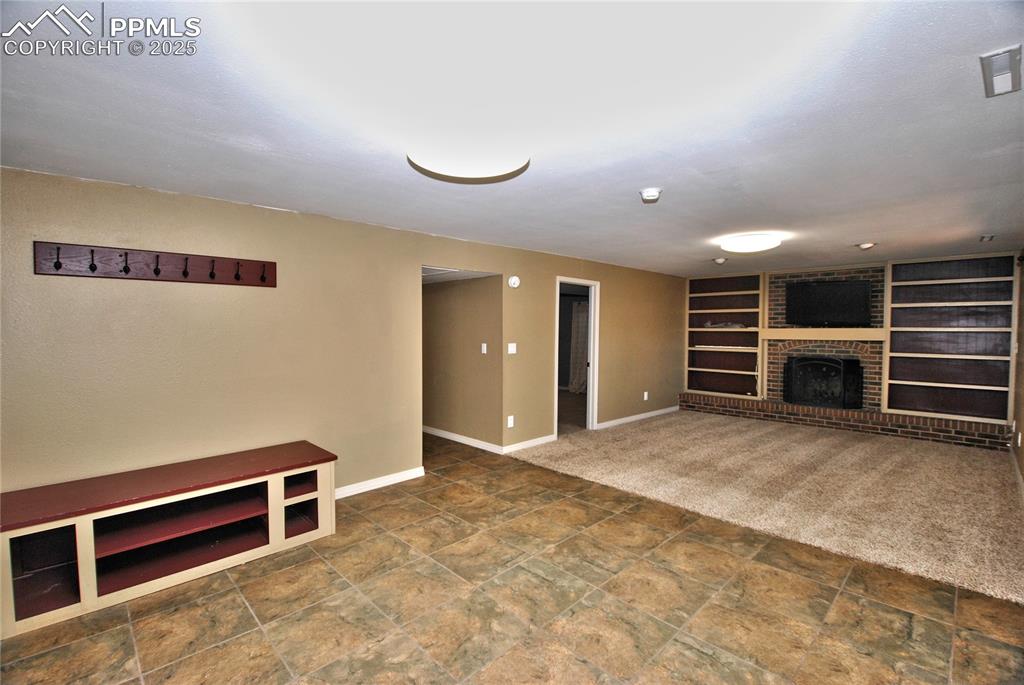 Image 27 of 40: Family Room