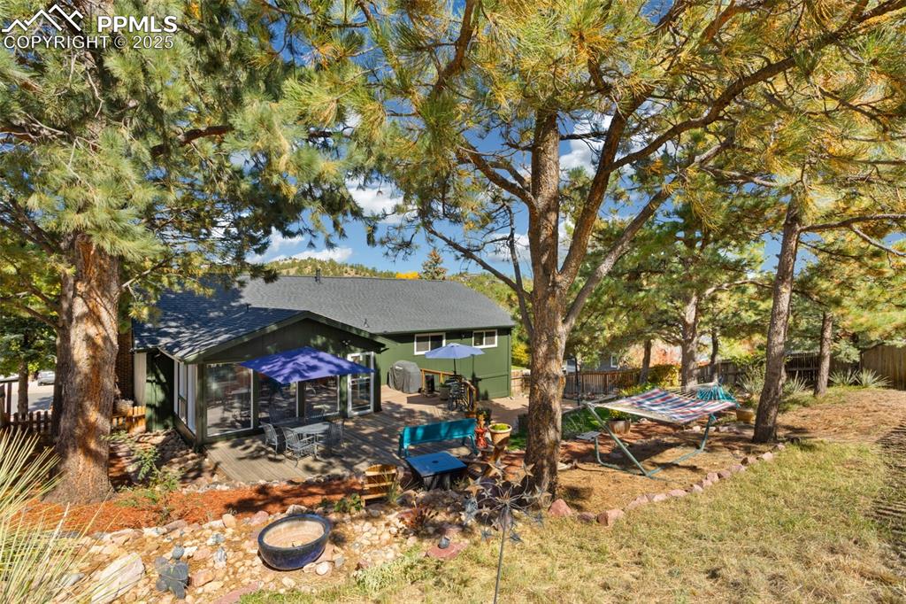 Image 34 of 40: Yard