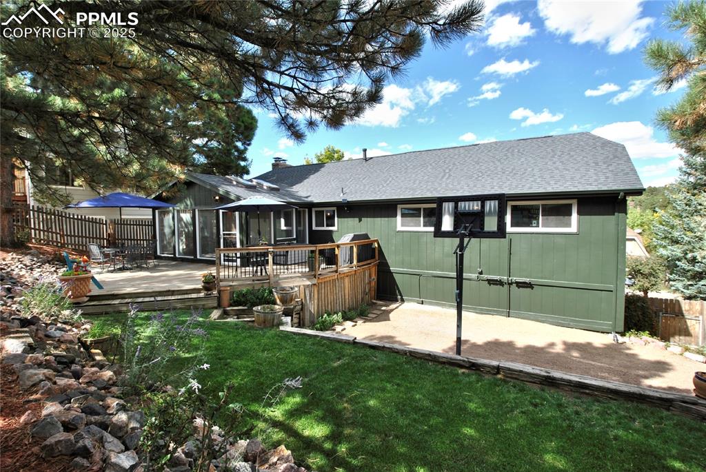 Image 36 of 40: Back of Structure