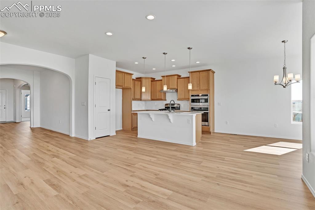 Image 14 of 40: Kitchen