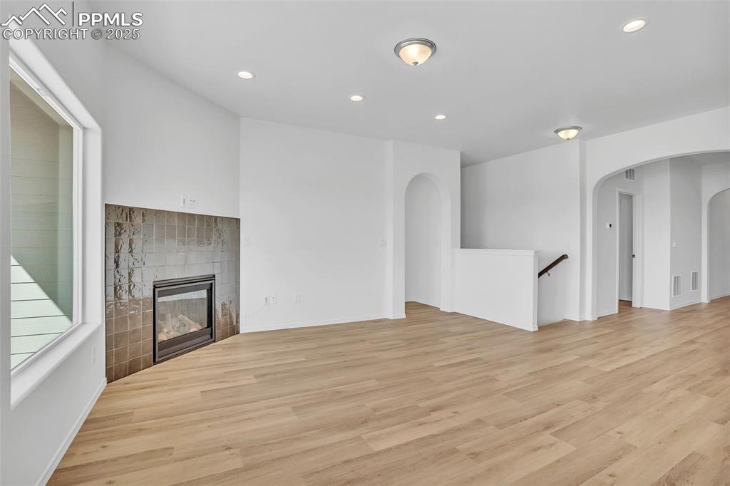 Image 15 of 40: Living Room