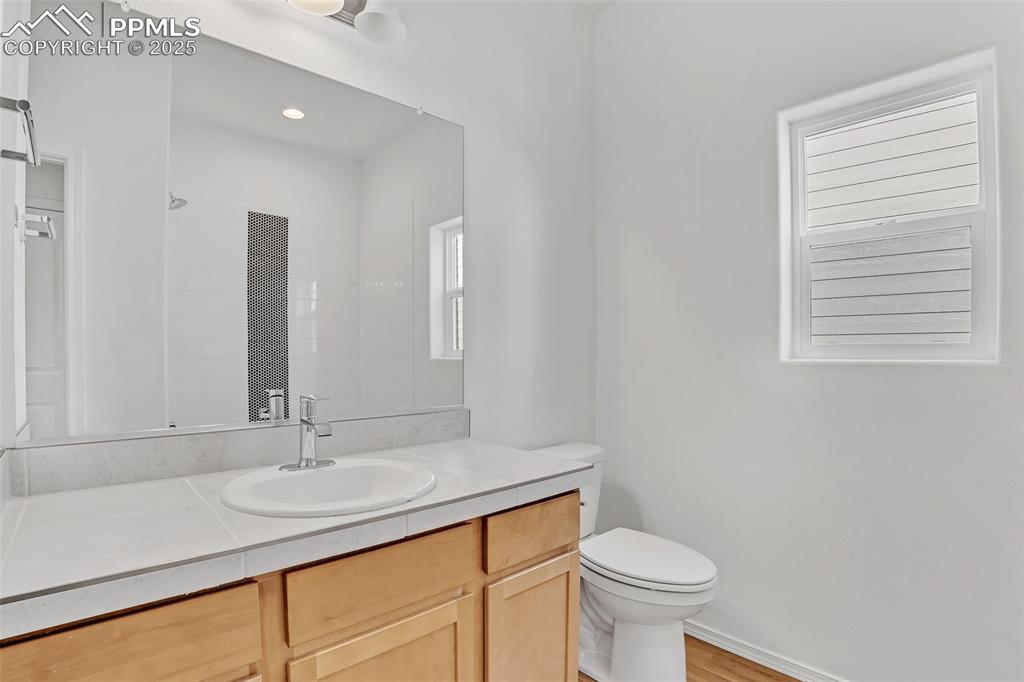 Image 21 of 40: Bathroom