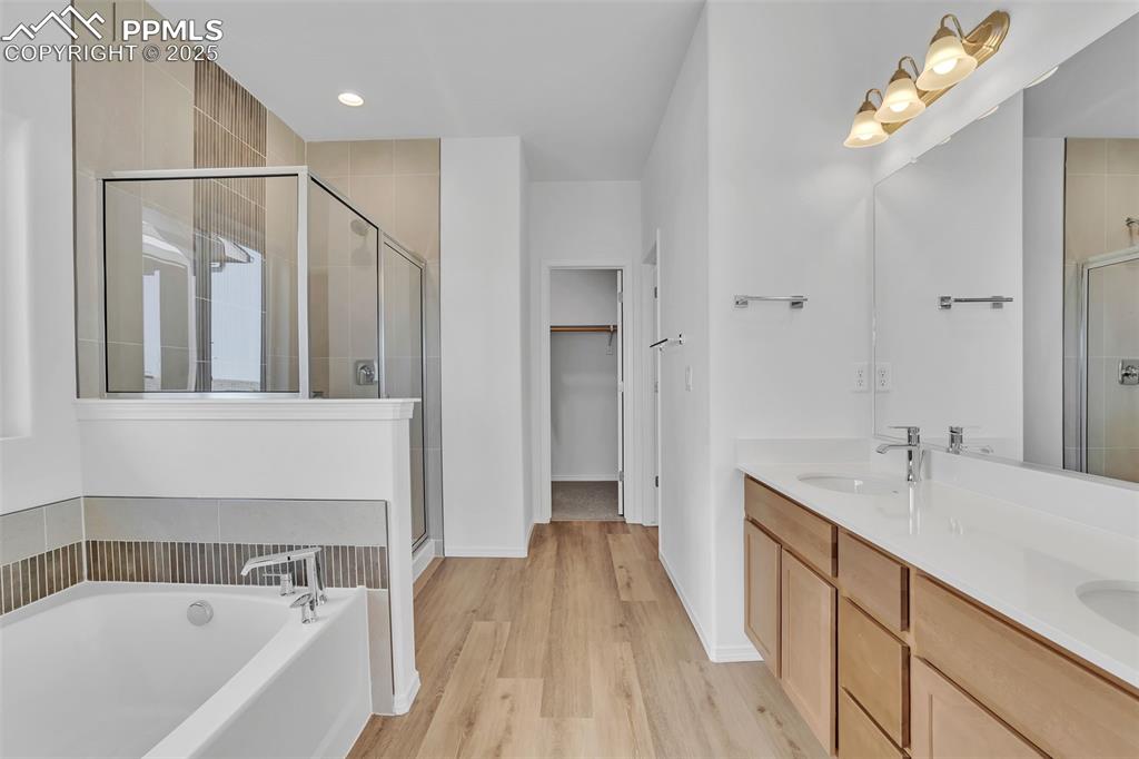 Image 25 of 40: Bathroom