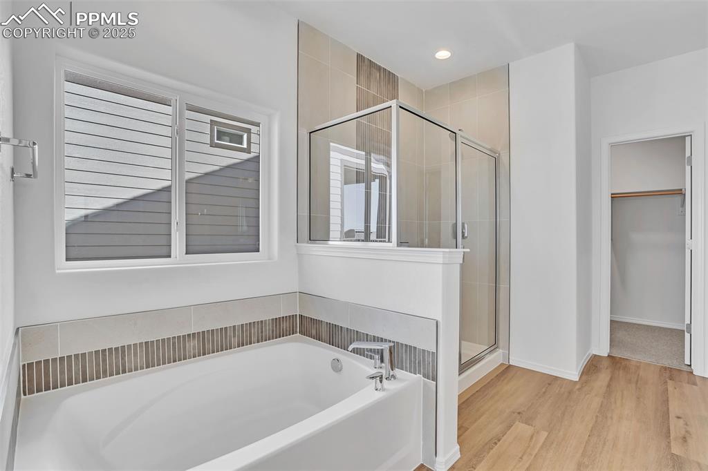 Image 26 of 40: Bathroom