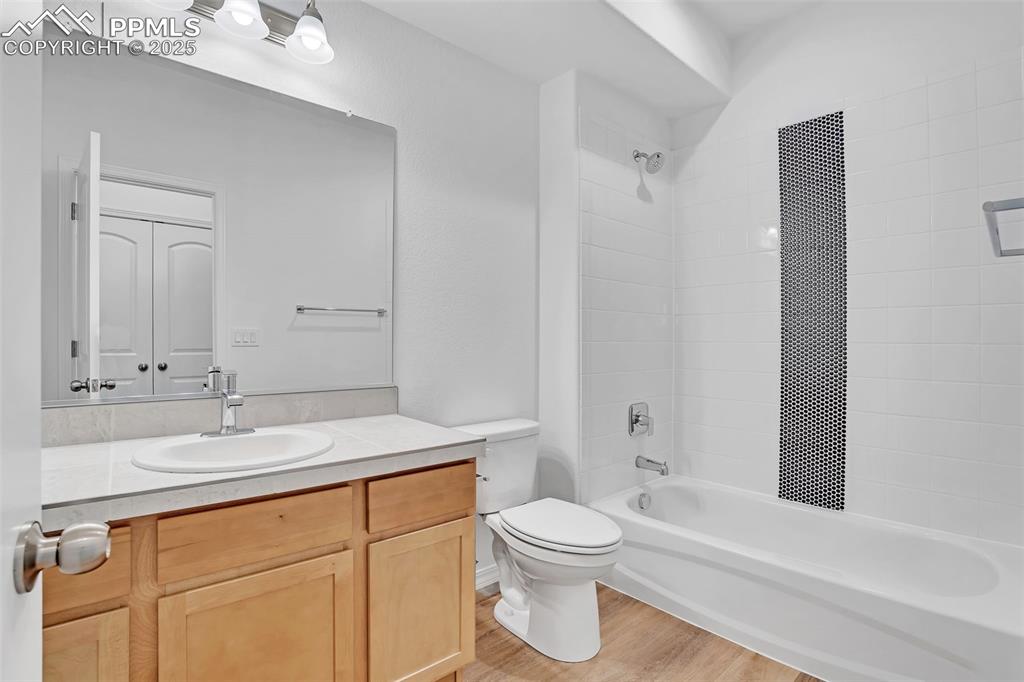 Image 34 of 40: Bathroom