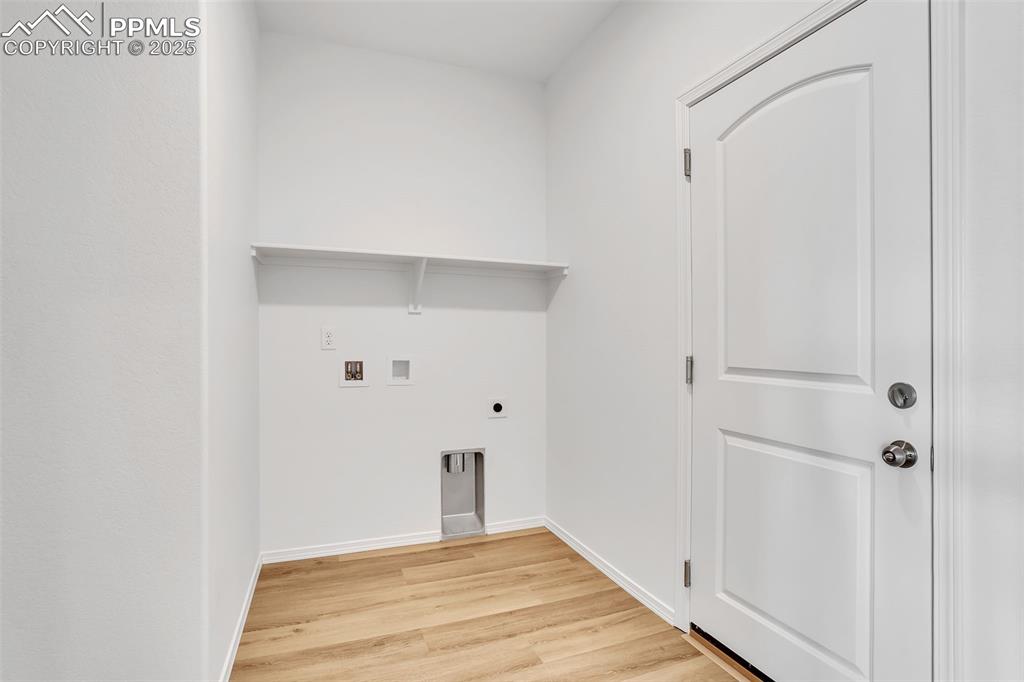 Image 37 of 40: Laundry