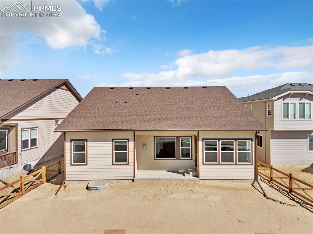 Image 39 of 40: Back of Structure