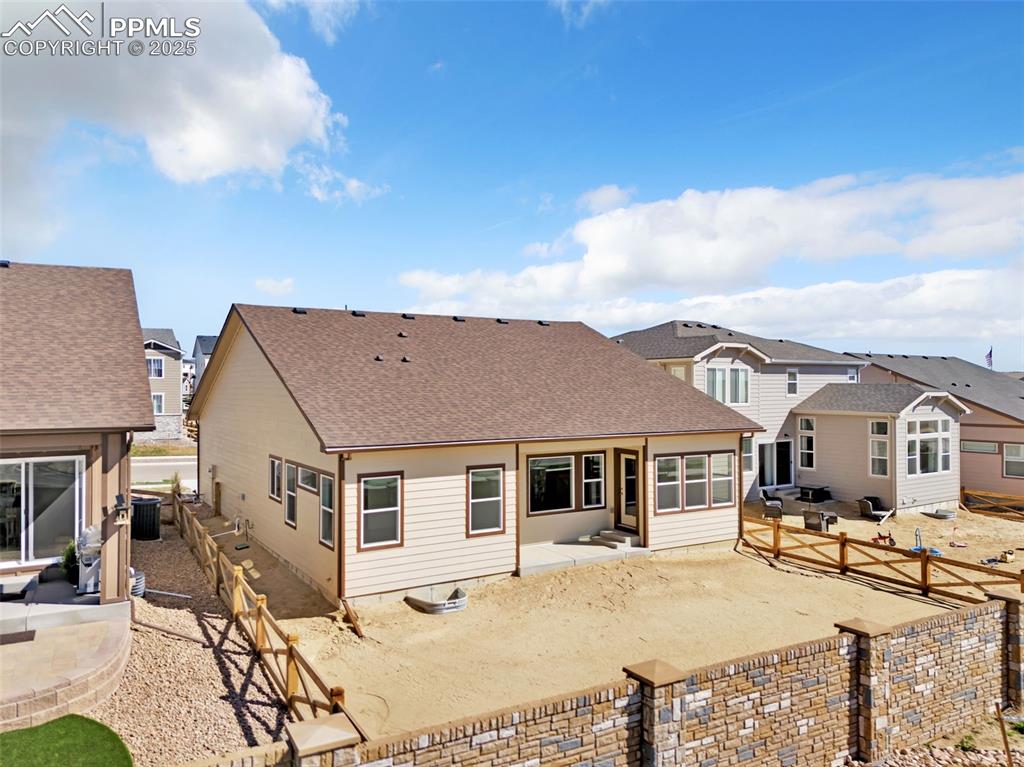 Image 40 of 40: Back of Structure