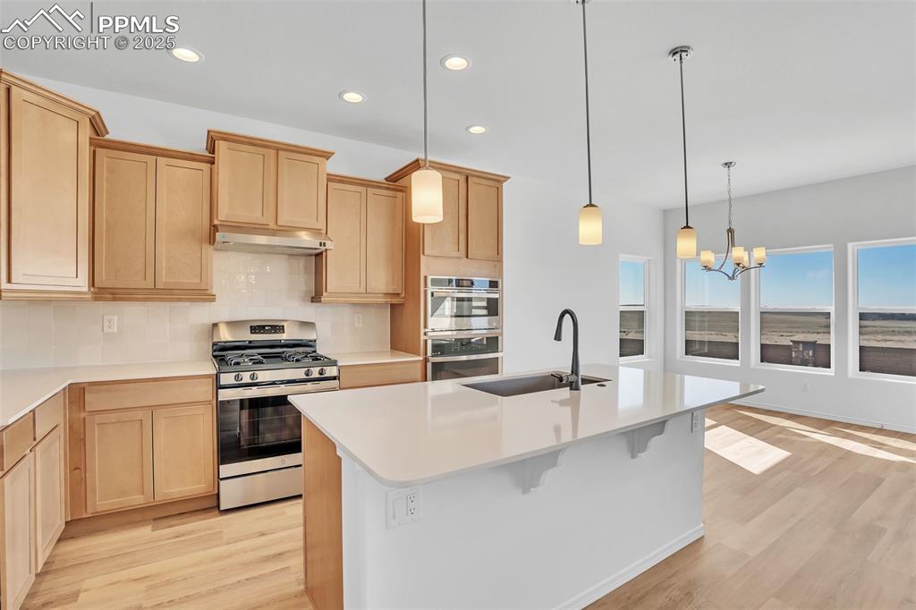 Image 6 of 40: Kitchen