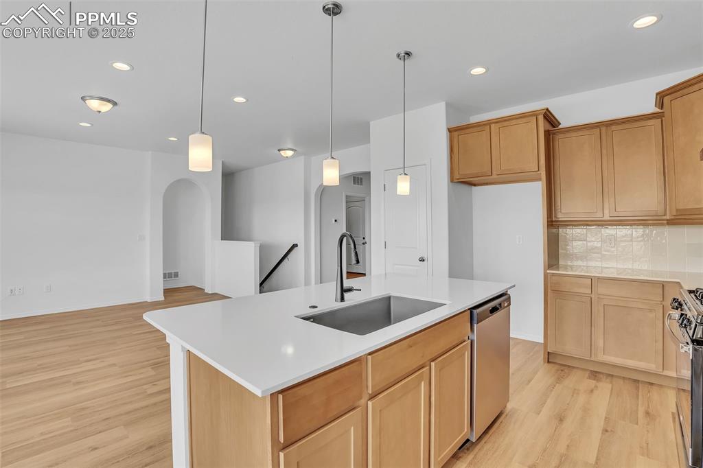 Image 8 of 40: Kitchen