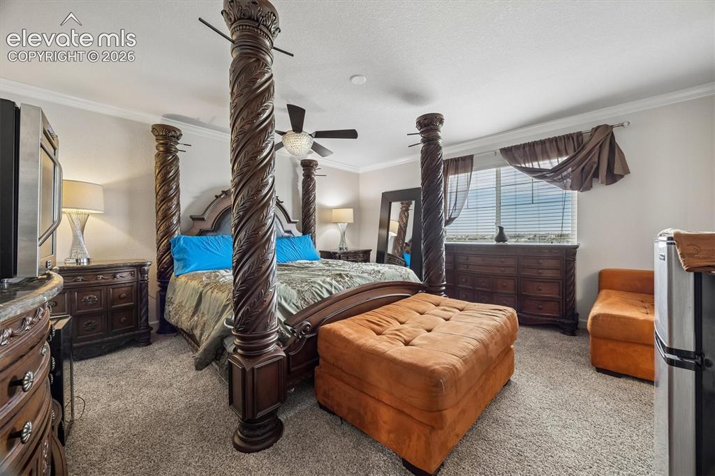 Image 12 of 39: Vaulted ceiling dining area featuring rich wood-finish flooring, a contempo