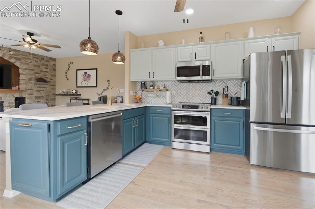 Image 11 of 50: Kitchen breakfast bar and new appliances