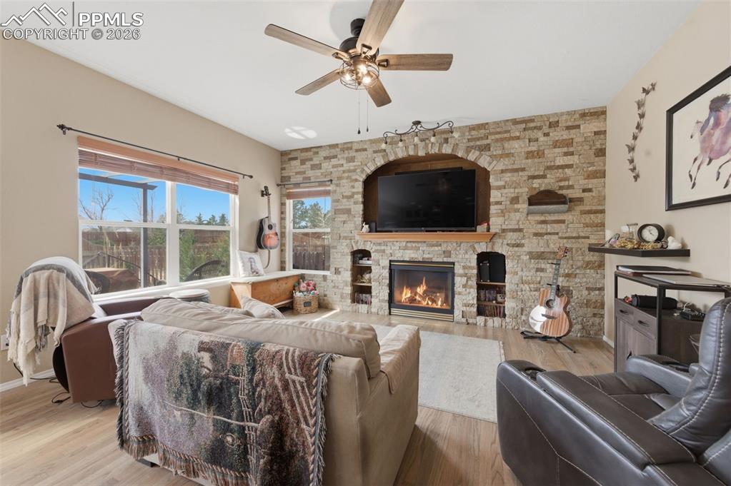 Image 8 of 50: Family room