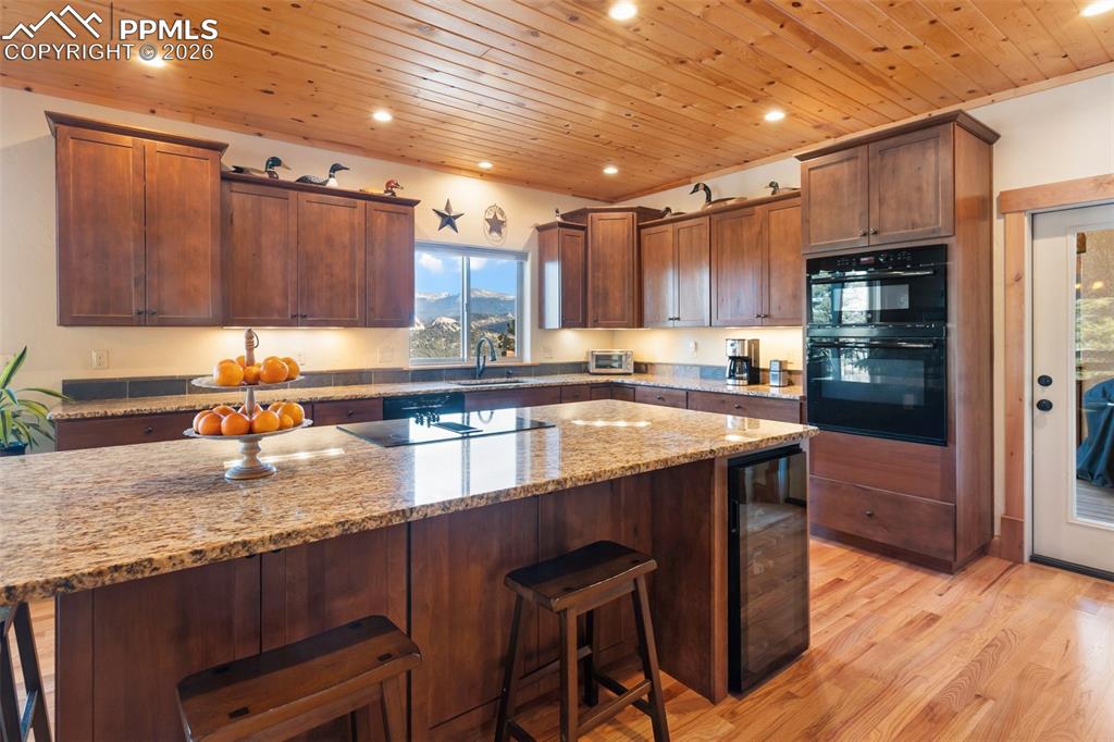 Image 15 of 43: Kitchen