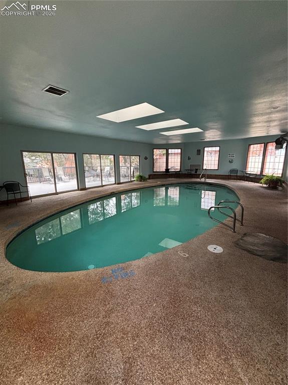 Image 30 of 34: Pool