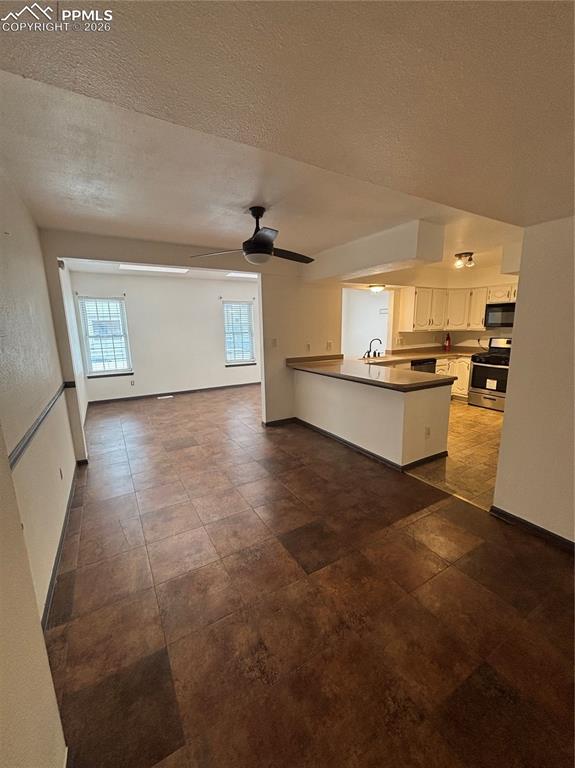 Image 6 of 34: Kitchen