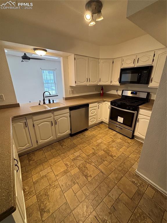 Image 7 of 34: Kitchen