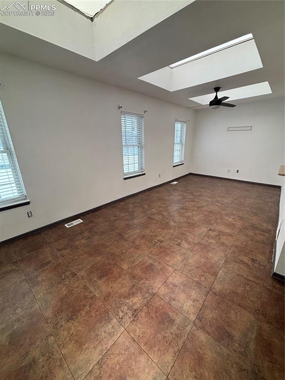 Image 8 of 34: Dining Room