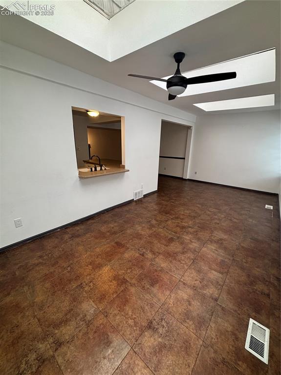 Image 9 of 34: Dining Room