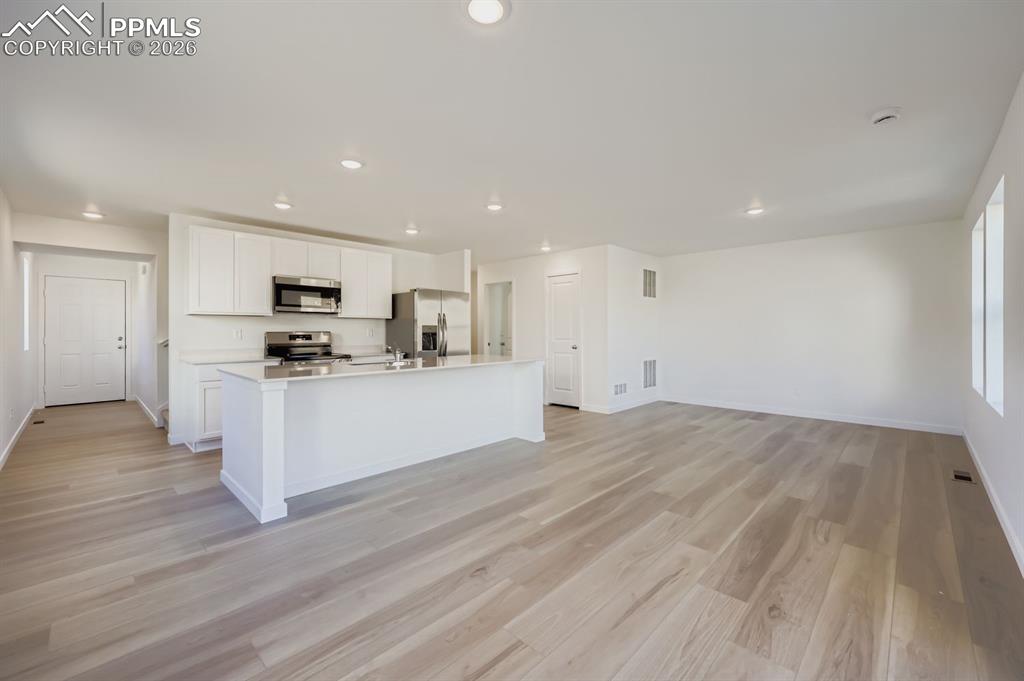 Image 6 of 13: Kitchen