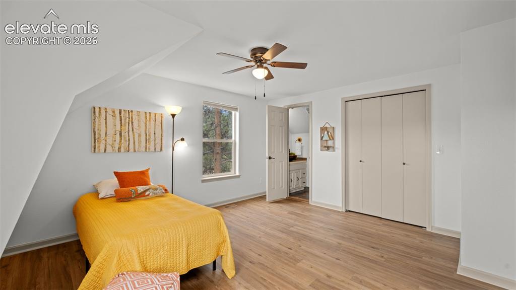 Image 19 of 45: Bedroom