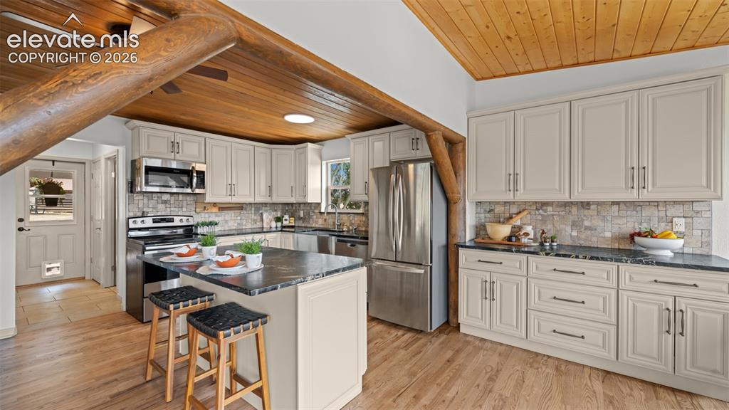 Image 5 of 45: Kitchen