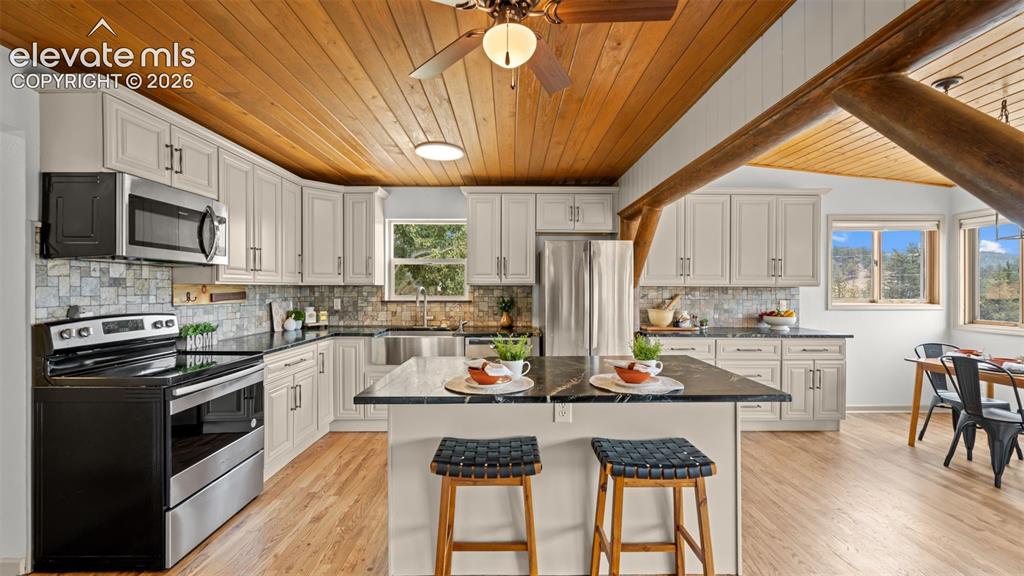 Image 8 of 45: Kitchen