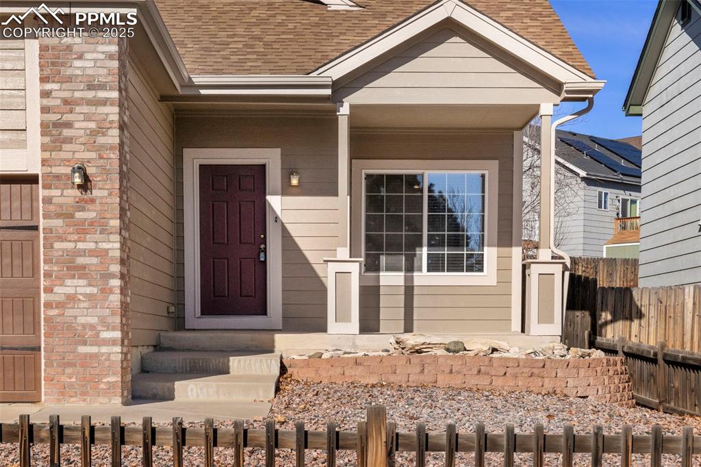 Image 3 of 25: Front entrance