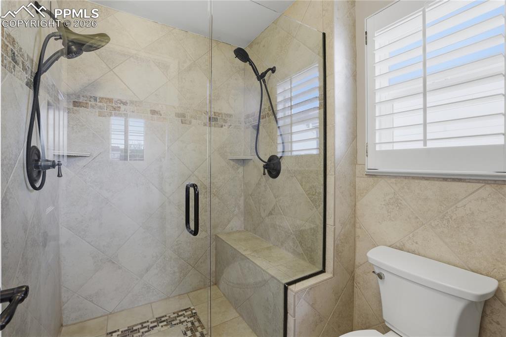 Image 11 of 24: Living Room