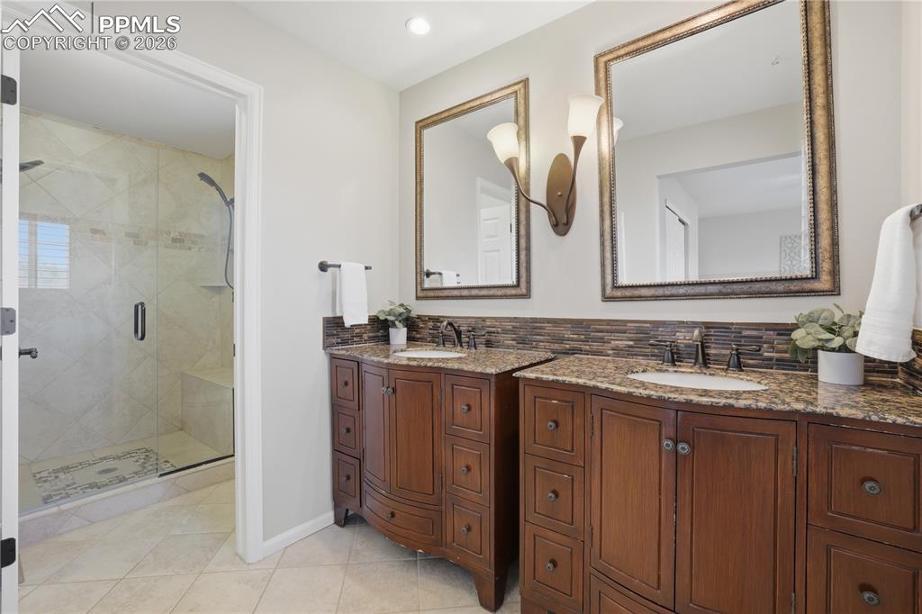 Image 12 of 24: Kitchen