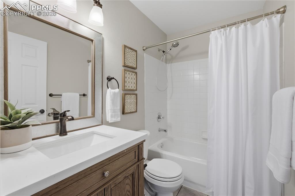 Image 15 of 24: Bathroom