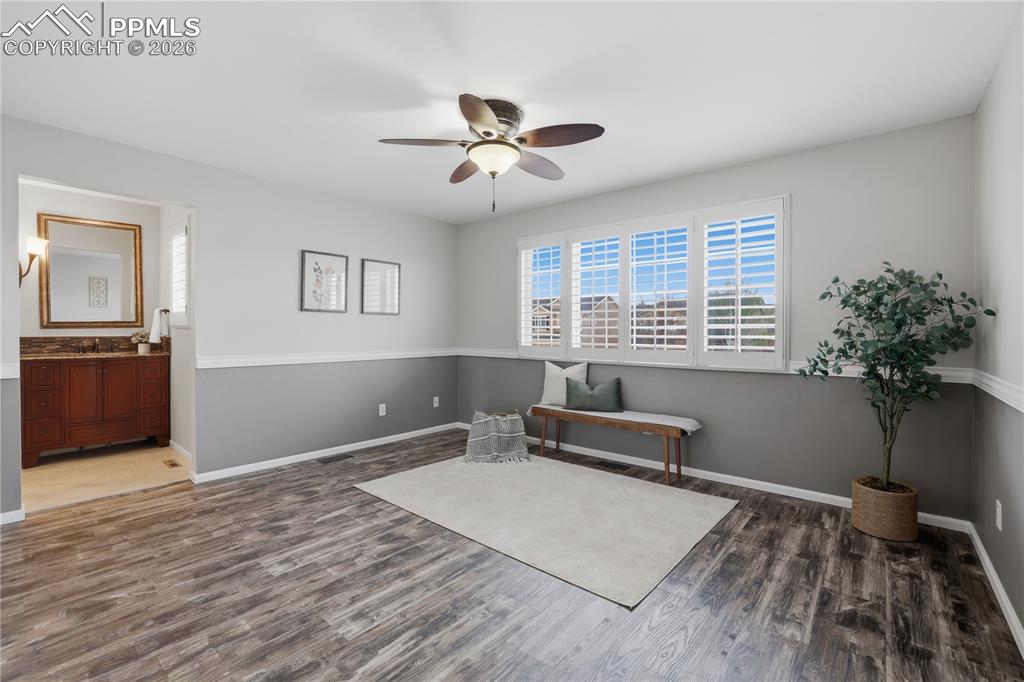 Image 18 of 24: Bathroom