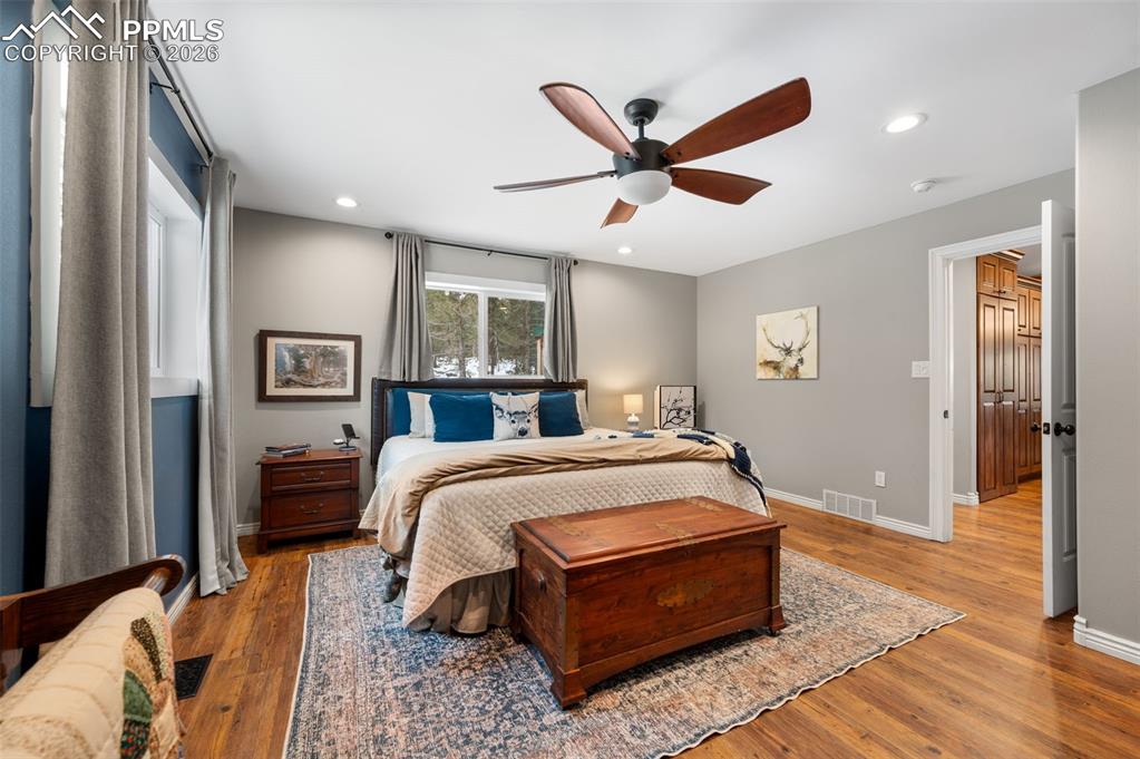 Image 14 of 42: Bedroom