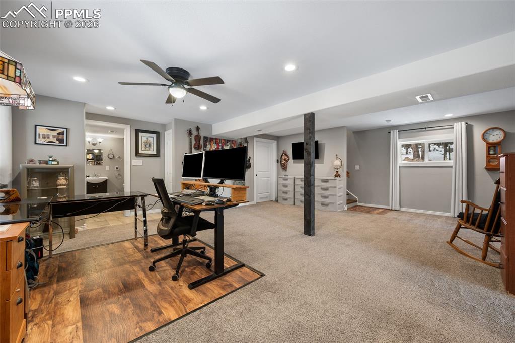 Image 17 of 42: Office