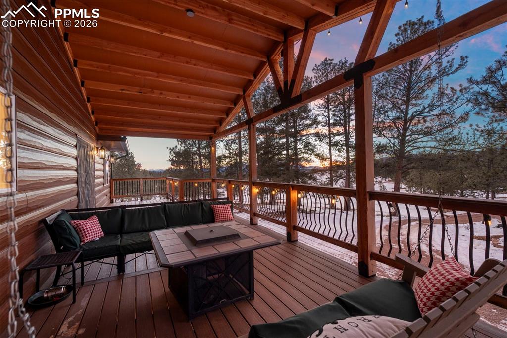 Image 23 of 42: Deck