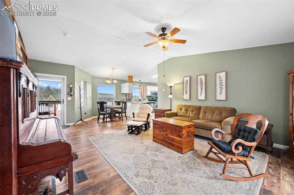 Image 27 of 42: Living Room