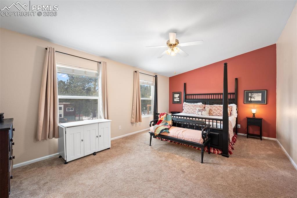 Image 32 of 42: Bedroom