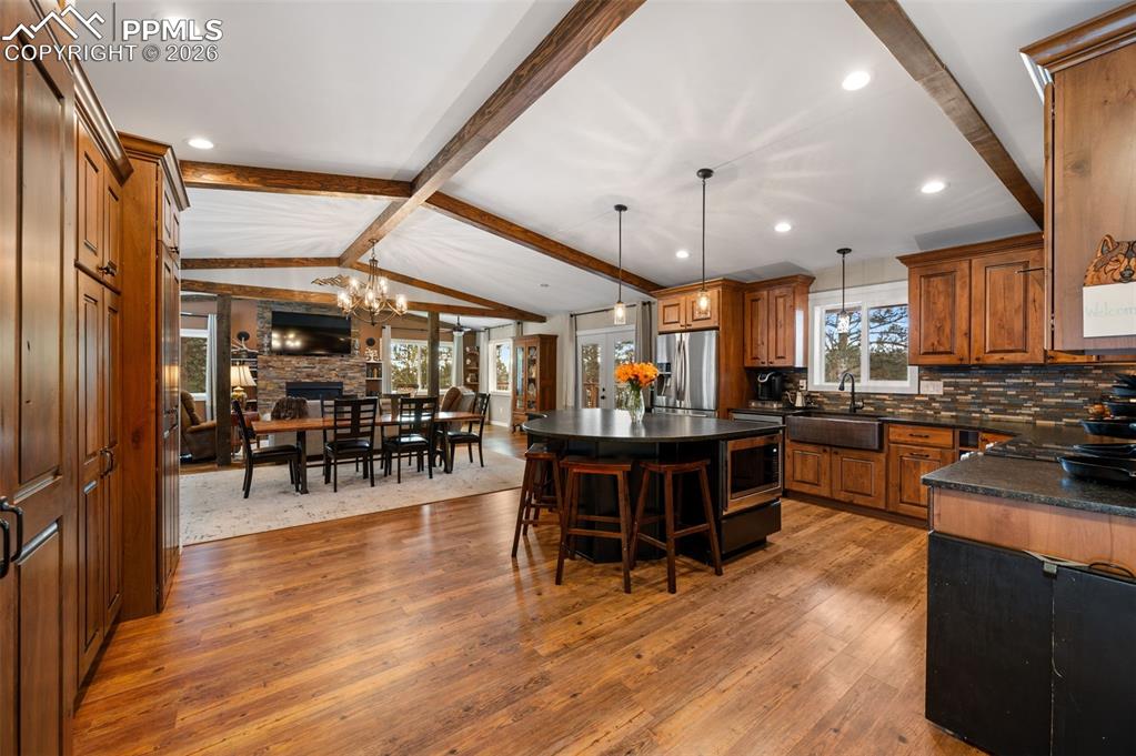 Image 6 of 42: Kitchen