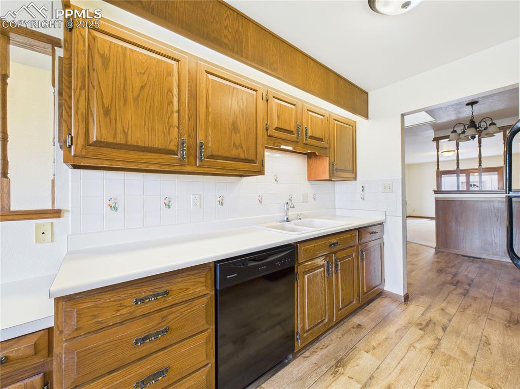 Image 11 of 46: Kitchen