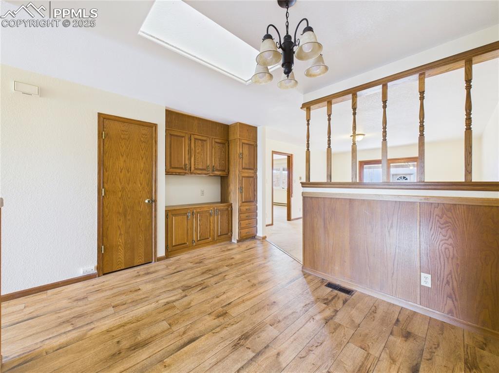 Image 14 of 46: Kitchen