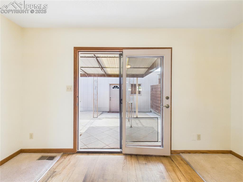 Image 20 of 46: Entry