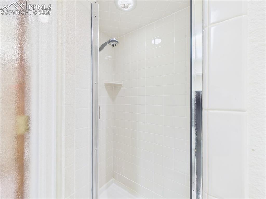 Image 37 of 46: Bathroom