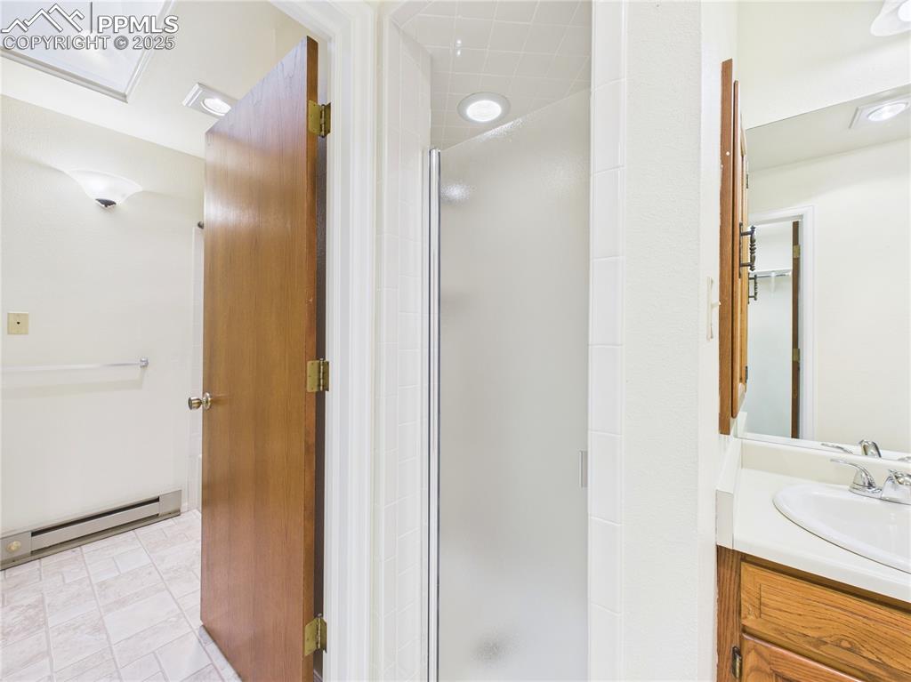 Image 38 of 46: Bathroom